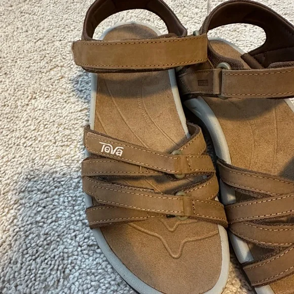 BRAND NEW Teva Tan Strappy Sandals - Picture 3 of 5